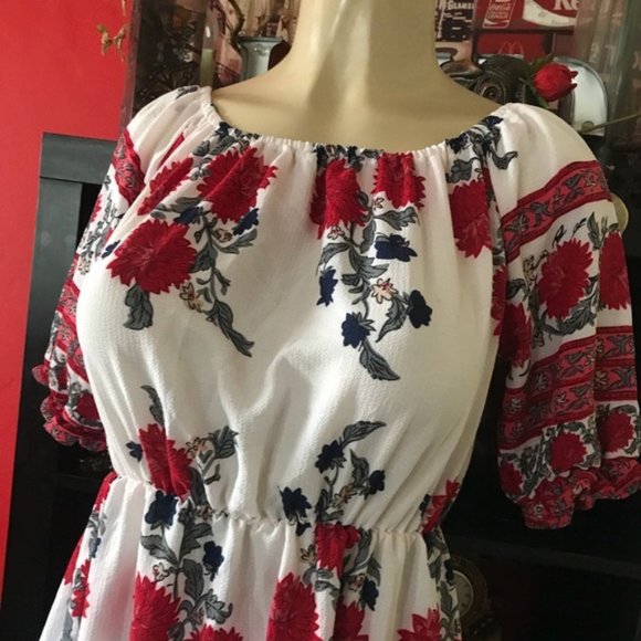 Gorgeous Off Shoulder White Dress w/ Red Flowers - Picture 4 of 8
